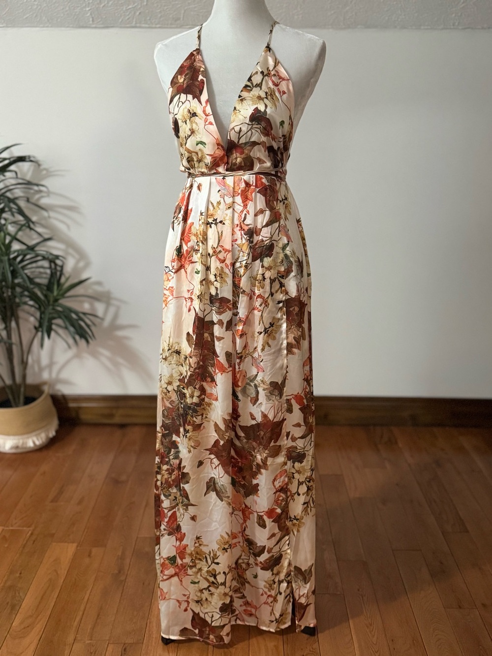 ePretty White Floral Print Chiffon Halter Neck Maxi Dress